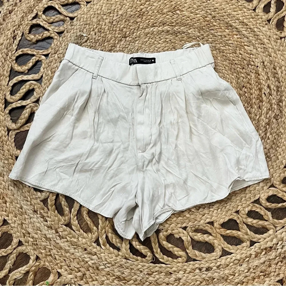 Zara Beige Flowy Shorts size Med